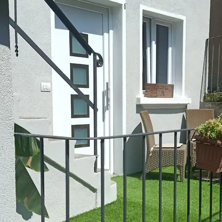 Lucia's Wood House Tatil Evi