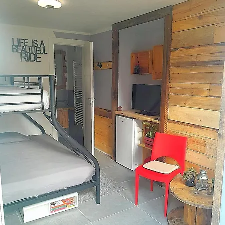 Lucia's Wood House Nyaraló