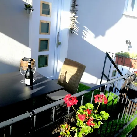 Lucia's Wood House * Intra