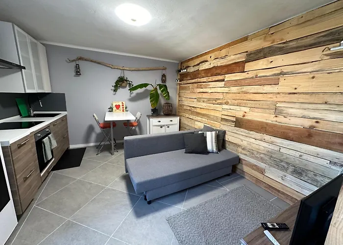 Lucia's Wood House Semesterbostad *