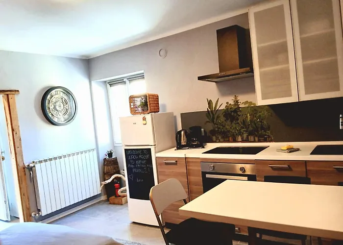 Lucia's Wood House * 인트라