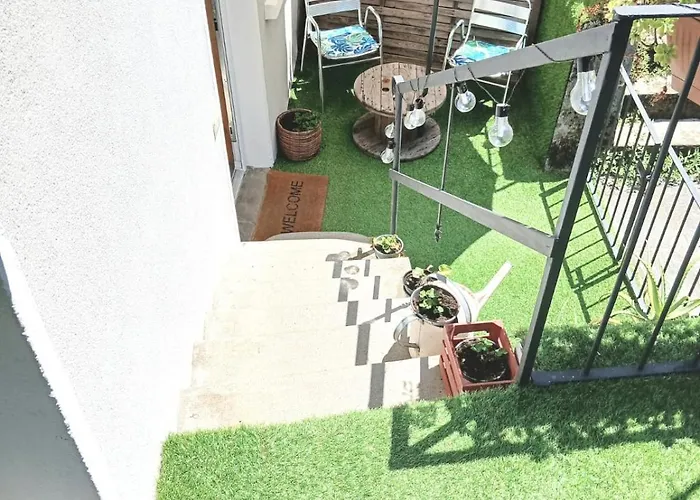 Lucia's Wood House 펜션 인트라